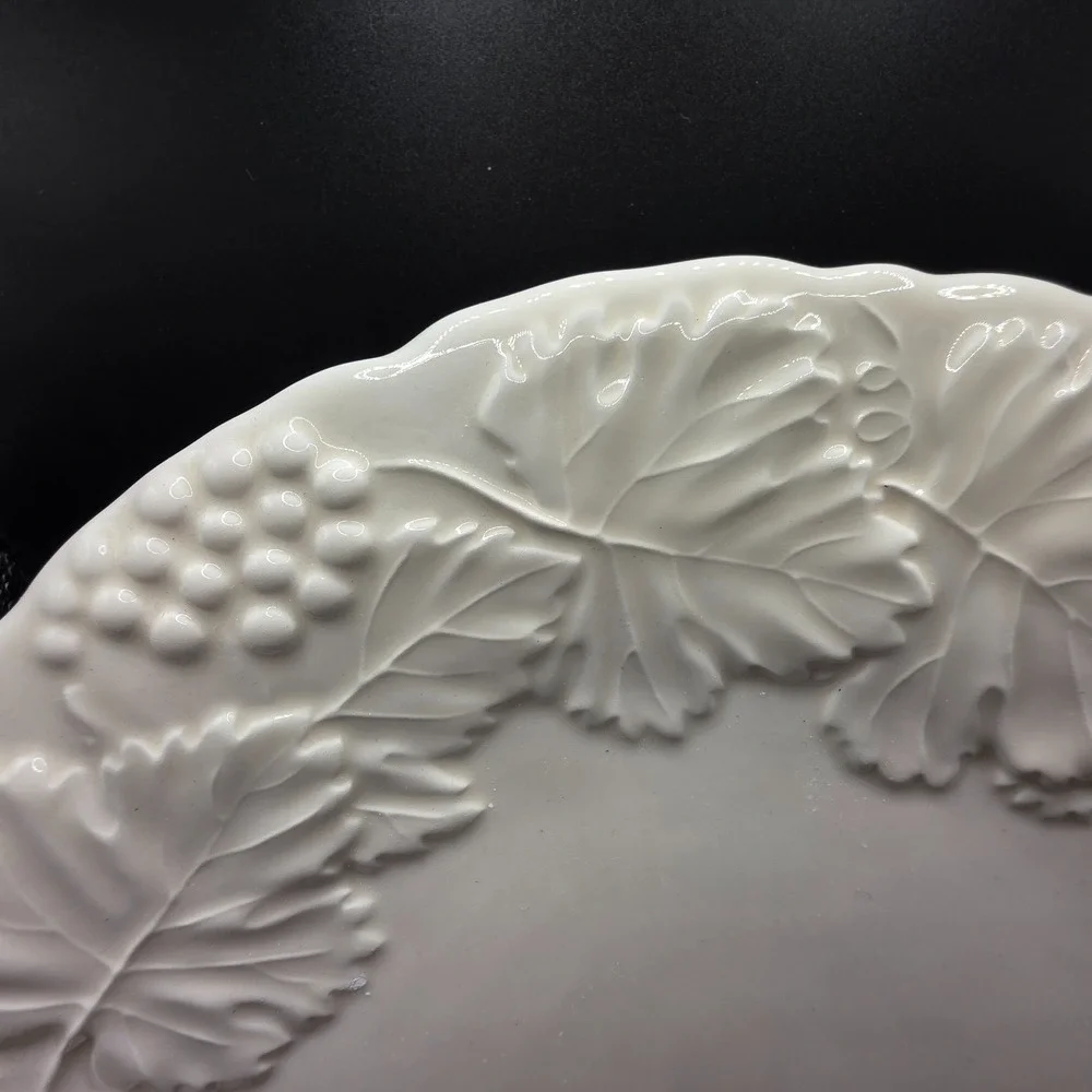 Williams Sonoma Napa Cream Dinner Plate 11.5 inch Embossed Grapes & Leaves Italy